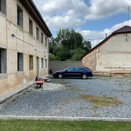Villa Homeland - Family Friendly House Ledce (Hradec Kralove)