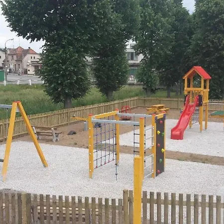 Villa Homeland - Family Friendly House Ledce (Hradec Kralove)