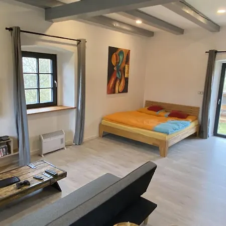 Homeland - Family Friendly House * Ledce (Hradec Kralove)