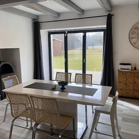 Homeland - Family Friendly House * Ledce (Hradec Kralove)